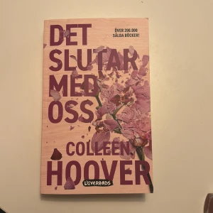 Det slutar med oss - Boken 'Det slutar med oss' av Colleen Hoover handlar om kärlek, våld/trauma och svårigheter. Boken var enormt bättre än filmen, rekommenderar att läsa den. 
