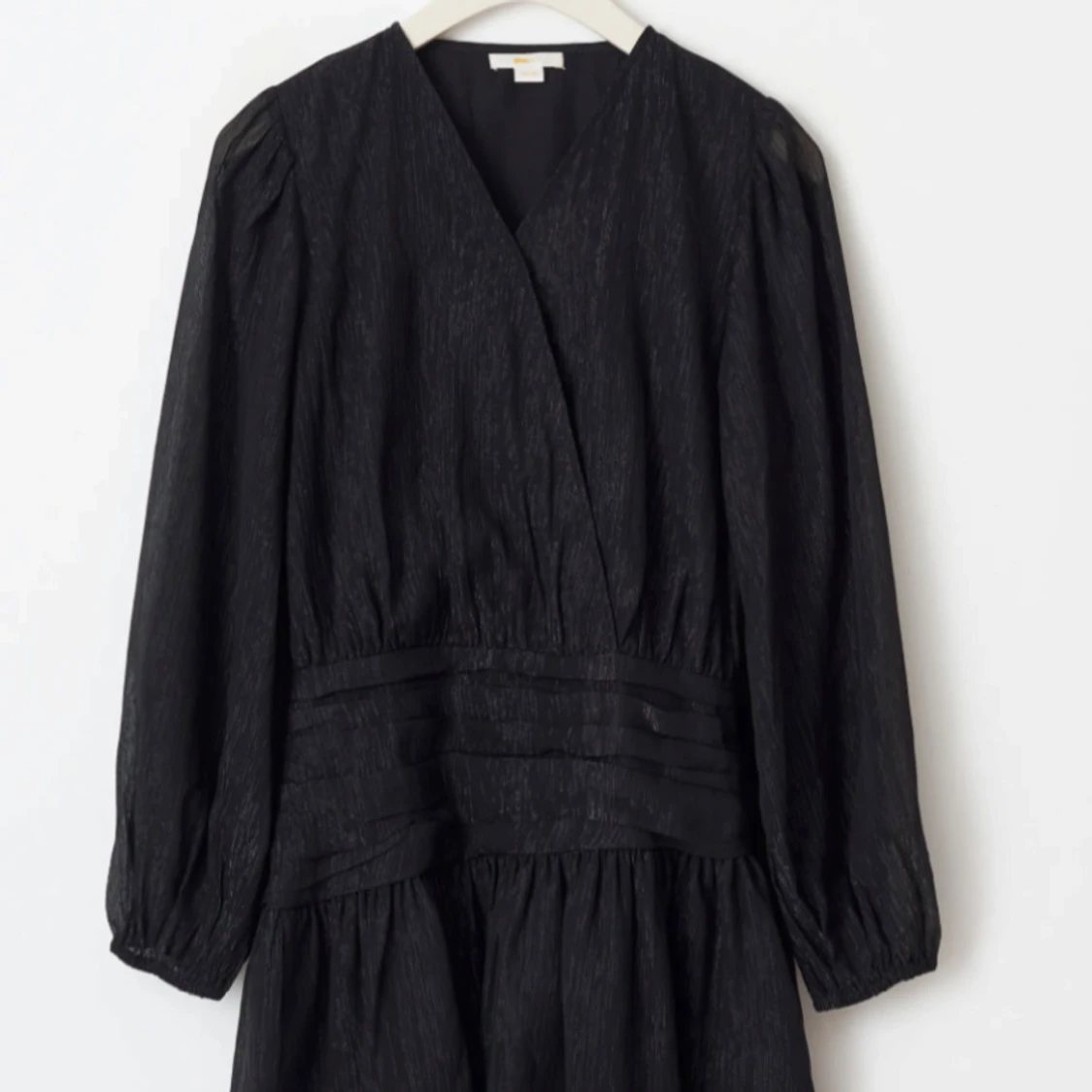 Svart/glittrig omlottklänning - 90