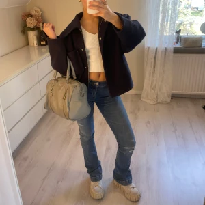 LTB jeans  - Nästintill oanvända ltb jeans med jätte snygga slitningar. Har för mig jag köpte dom för ca 800kr