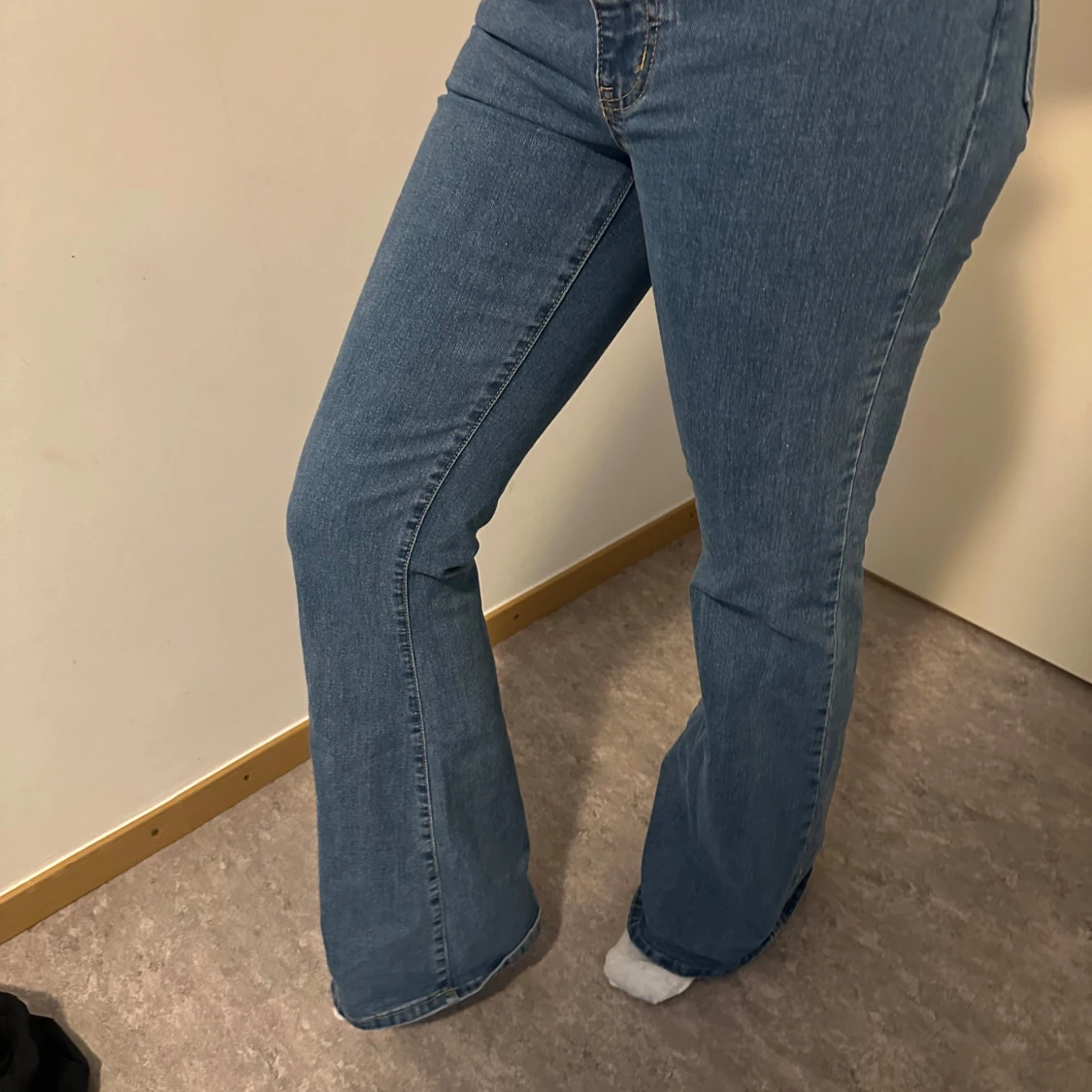 Blå flared jeans