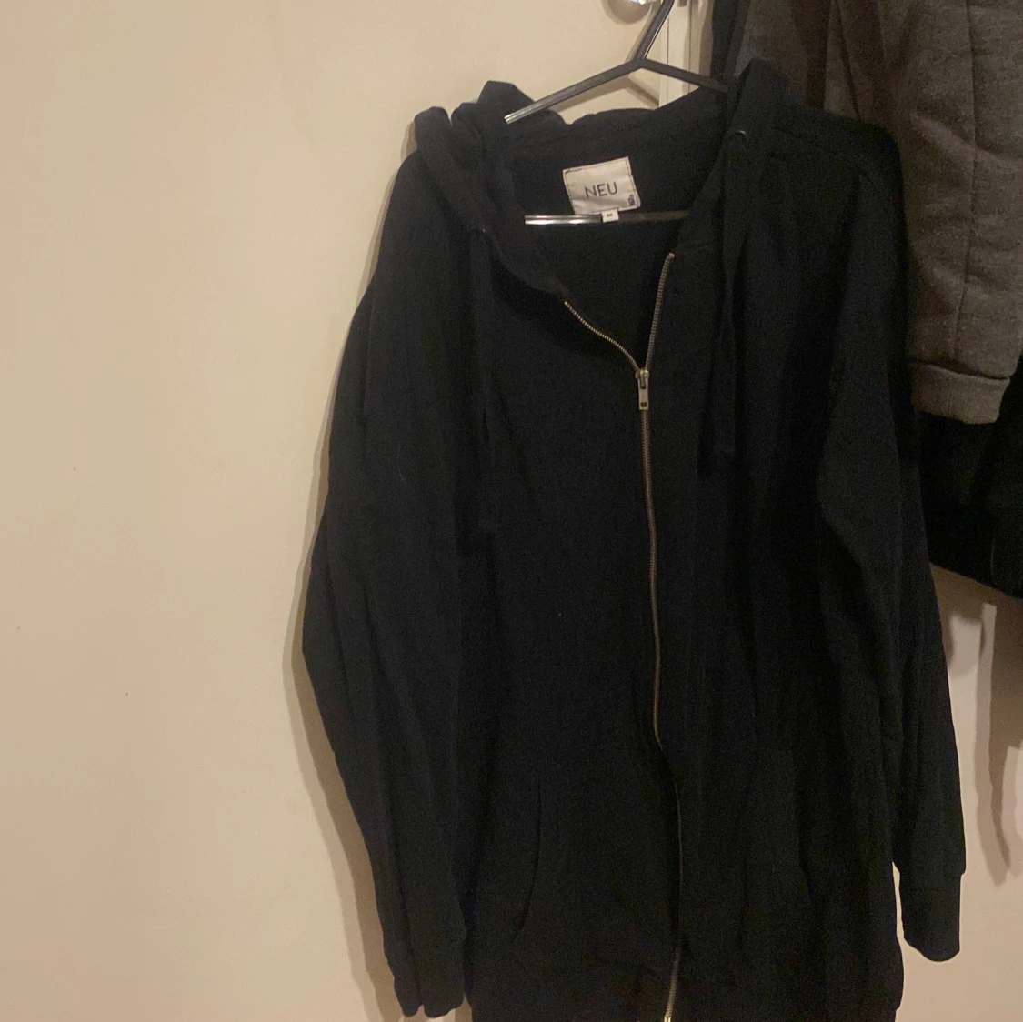 Svart hoodie från NEU - 92