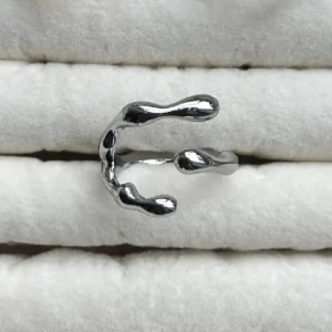 Silverfärgad ring  - Alla som köper minst två ringar får en slumpmässig vald ring på köpet. Vid köp över tre ringar får man välja ringen som kommer på köpet🛍️