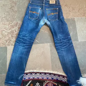 Riktigt coola selvedge jeans från Nudie. Storlek 30/32 i modellen steady Eddie! 