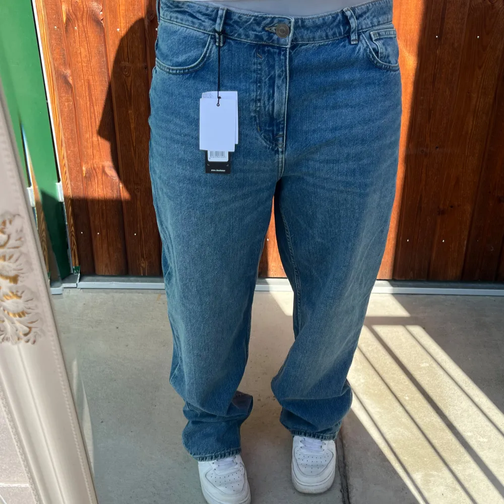 Riktigt snygga jeans från märket New Look, helt nya med prislappen kvar! Säljer då dom aldrig kommit till användning hos mig :) W36 L30 Nypris: 419kr. Jeans & Byxor.