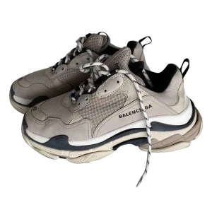 Balenciaga Triple S - Jättefina Balenciaga Triple S Sparsamt använda.