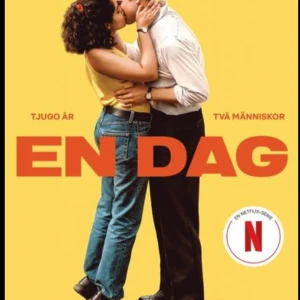 Boken ”En dag” - Boken är ca 2 månader gammal men jag har bara läst ca 5 sidor då jag redan har sett filmen. Boken är på svenska men originalspråk på film och bok är på engelska