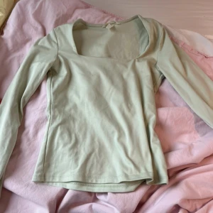 Långärmad tröja  - Så fin tröja aldrig använd 