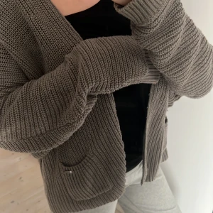 Kofta - Snygg stickad kofta från Esprit⭐️passar allt från XS-L beroende hur man vill att den ska sitta 