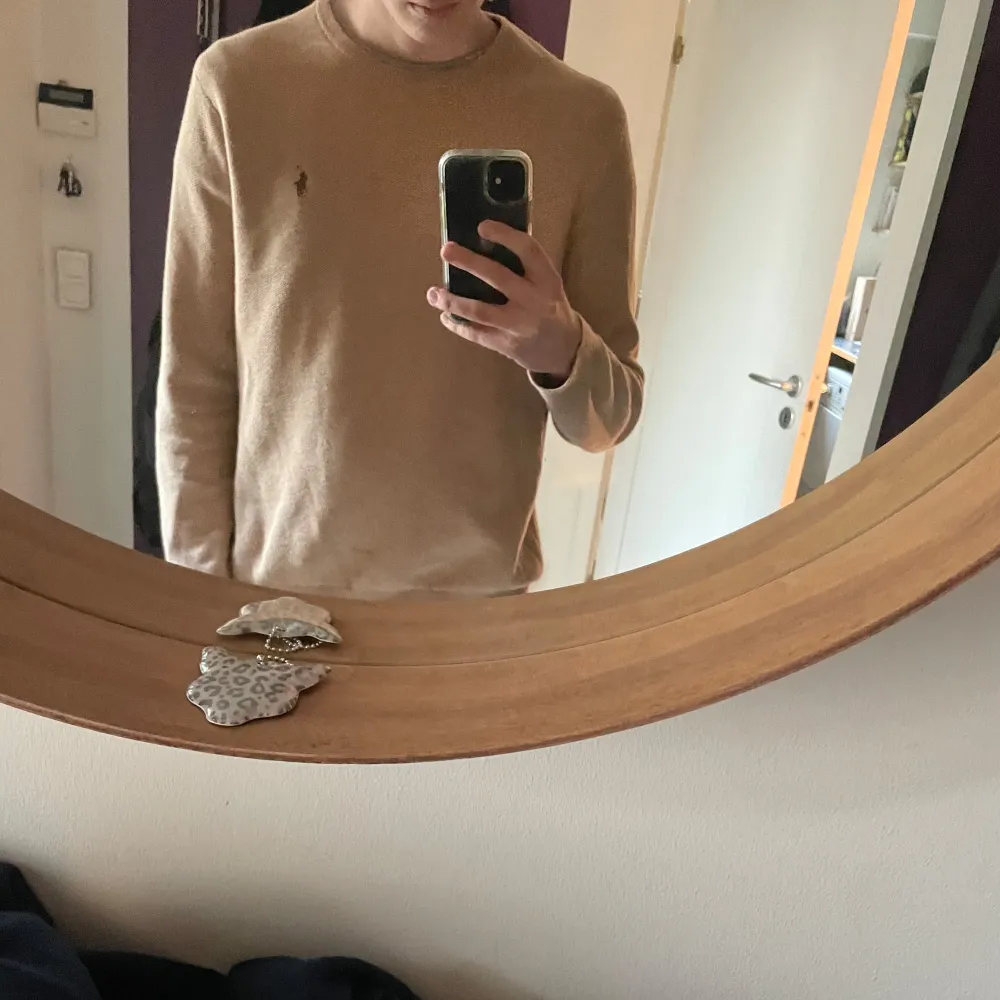 Riktigt snygg beige Ralph lauren tröja i storlek M. Perfekt skick.. Tröjor & Koftor.