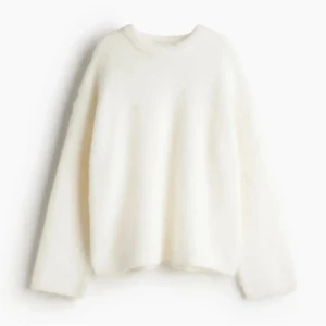 Mohair tröja - Mohair tröja från bikbok i xs❤️bra skick och använd max 2 gånger❤️skriv för egen bild❤️nypris: 700