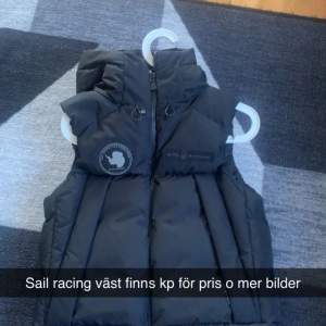Hej säljer min sail racing väst aldrig använt äkta köpt för 3500