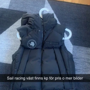 Sail racing väst - Hej säljer min sail racing väst aldrig använt äkta köpt för 3500
