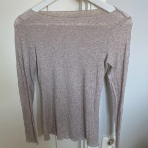 Intimissimi tröja - Jättefin intimissimi tröja i nyskick. Bara använd någon enstaka gång, kommer ej till användning så därför säljer jag den🥰