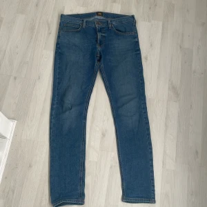 Lee Jeans 32/32 - 32/32 Lee Jeans Luke som är sparsamt använda. Inga tecken på användning i stort sätt. Nypris 1400
