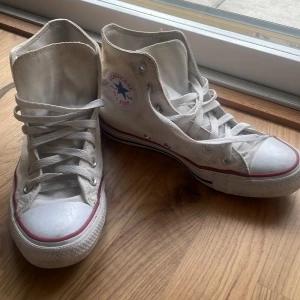 Converse - Storlek 37,5  Bra skick mest använda på gymmet 