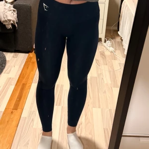 Tights Gymshark - Säljer dessa jättemjuka gymashark tightsen. Endast använda ett fåtal gånger 💞