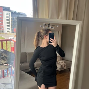 Klänning - Superfin klänning från Nelly, oanvänd. Nypris 399kr   Passar perfekt till fest eller nyår!! 🍾🤩