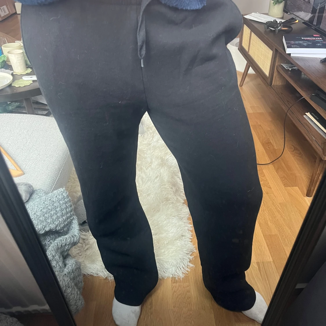 Svarta mjukisbyxor från Gina Tricot - 91