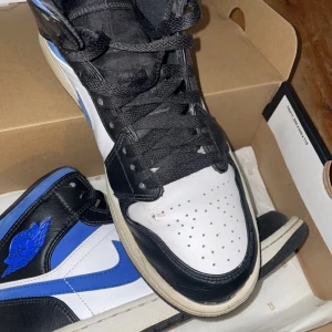 jordans - as cleana jordans i färgen ”racerblue”🔵 | Storlek 42.5 (passar 42&43) | skick 8.5/10 | kan mötas i sthlm eller frakta med postnord📦