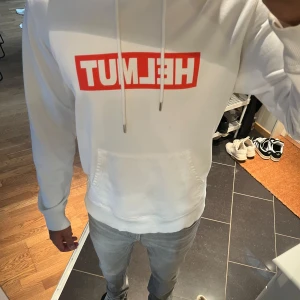 Helmut Lang hoodie - En exklusiv Helmut Lang hoodie från en kollektion ett par år tillbaka. Självklart äkta! Skick 9,5/10 Strlk: M 