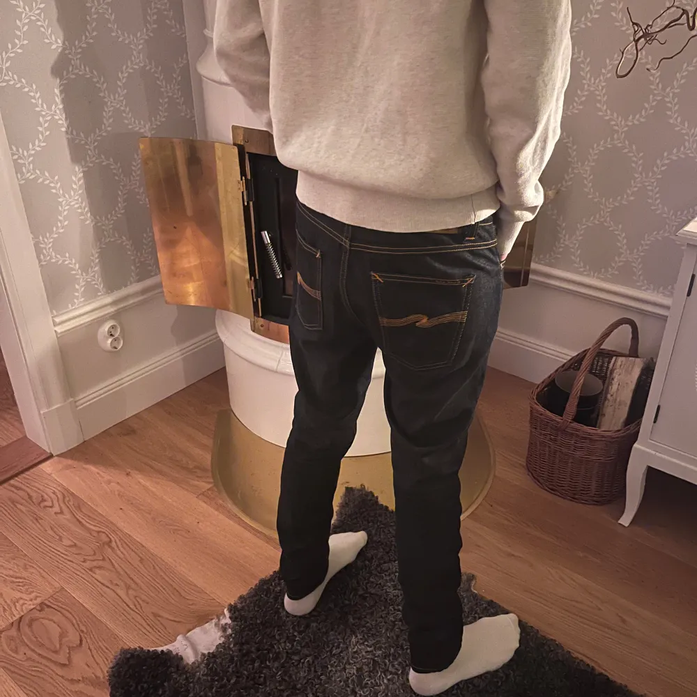 Säljer mina grymt snygga Nudie lean Dean jeans i storleken W29 L30. Modellen är 175 cm lång och väger 62kg Tveka inte att höra av dig!!. Jeans & Byxor.