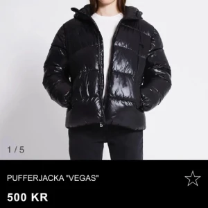 Jacka ifrån lager 157  - Säljer min jacka ifrån lager 157, storlek M. Använd bara någon enstaka gång så i nyskick! Köpt förra hösten. Finns i uppsala och kan fraktas men köparen står för frakt 🌸