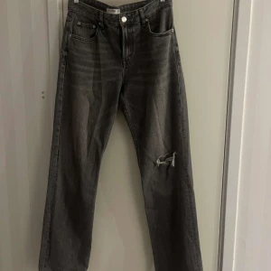 PULL&BEAR - Använda fåtal gånger💕Skulle säga att dom är normala i storleken🥰