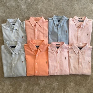 Ralph Lauren Skjortor - Klassiska Ralph Lauren Skjortor sålda separat (bara skriv så kan vi lösa en deal). Alla Skjortorna är i Premium kvalitet, storlekarna går från S-L. Skriv om det finns några eventuella frågor! Var uppmärksam på att Skjortorna säljs separat.