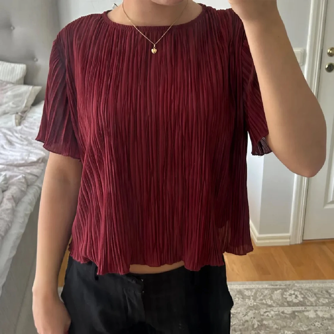 Vinröd plisserad topp - 90