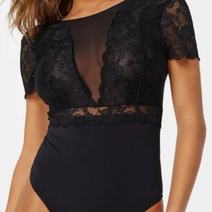 Spets body - Svart spets body från bubbleroom. Oanvänd. Lånade bilder. 