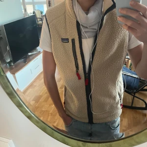 Patagonia fleeceväst - Patagonia fleeceväst. I bra skick!! Snyggt höstplagg🍁