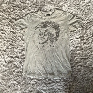 Diesel tröja  - Nästan alla paljetter är kvar  Bra skick 