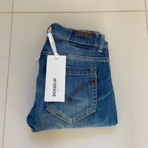 Dondup George Jeans  - Säljer nu dessa super snygga dondup George jeans som passar till allt året runt, skriv för fler bilder/frågor🙌🏼