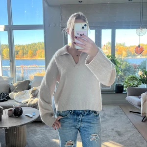 Så fin ljusrosa & other stories tröja - Finaste och skönaste ljusrosa stickade & Other Stories tröjan! Nyckick! Kom privat för mer info, fler bilder eller mått! Pris kan såklart diskuteras!🩷