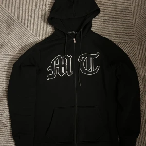 Tuttolente zip-up - Svart Tuttolente Zip-Up i väldigt bra skick och storlek S