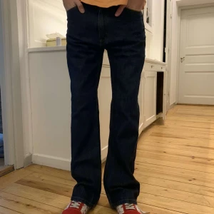 Acne jeans - Acne jeans Luv Blue Midjemått: 85cm Innerbenslängd:78cm