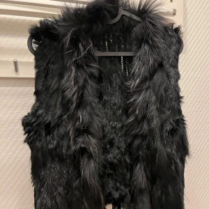 Pälsväst  - Pälsväst ”No size”. Finns i Skövde men kan fraktas! 