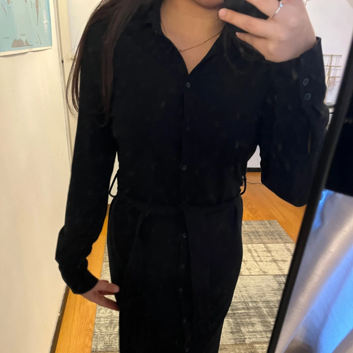 Svart långklänning med knappar - 90