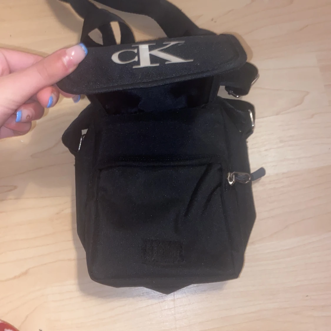 Svart axelväska från Calvin Klein - 91