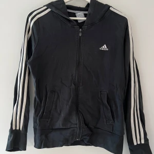 Adidas kofta - Skavanker finns se bilder