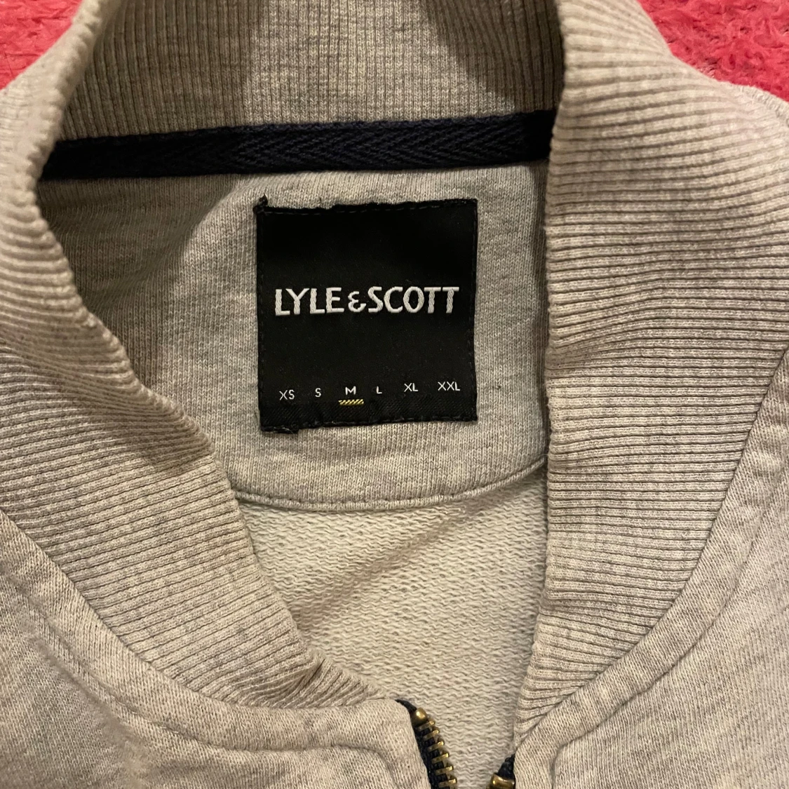 Grå och marinblå tröja från Lyle & Scott - 91