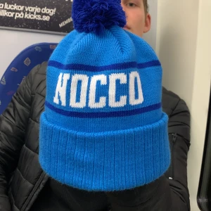  NOCCO mösssa - 10 års jubileum nocco mössa som ser riktigt fett ut🥵🔥. Väldigt ovanlig och exklusiv vilket inte kan säljas. Priset startar på 800kr men kan köpas för högsta bud också😘
