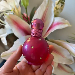Britney Spears Parfym - Lite mer än hälften kvar! Som vi alla vet, den luktar gudomligt 🩷