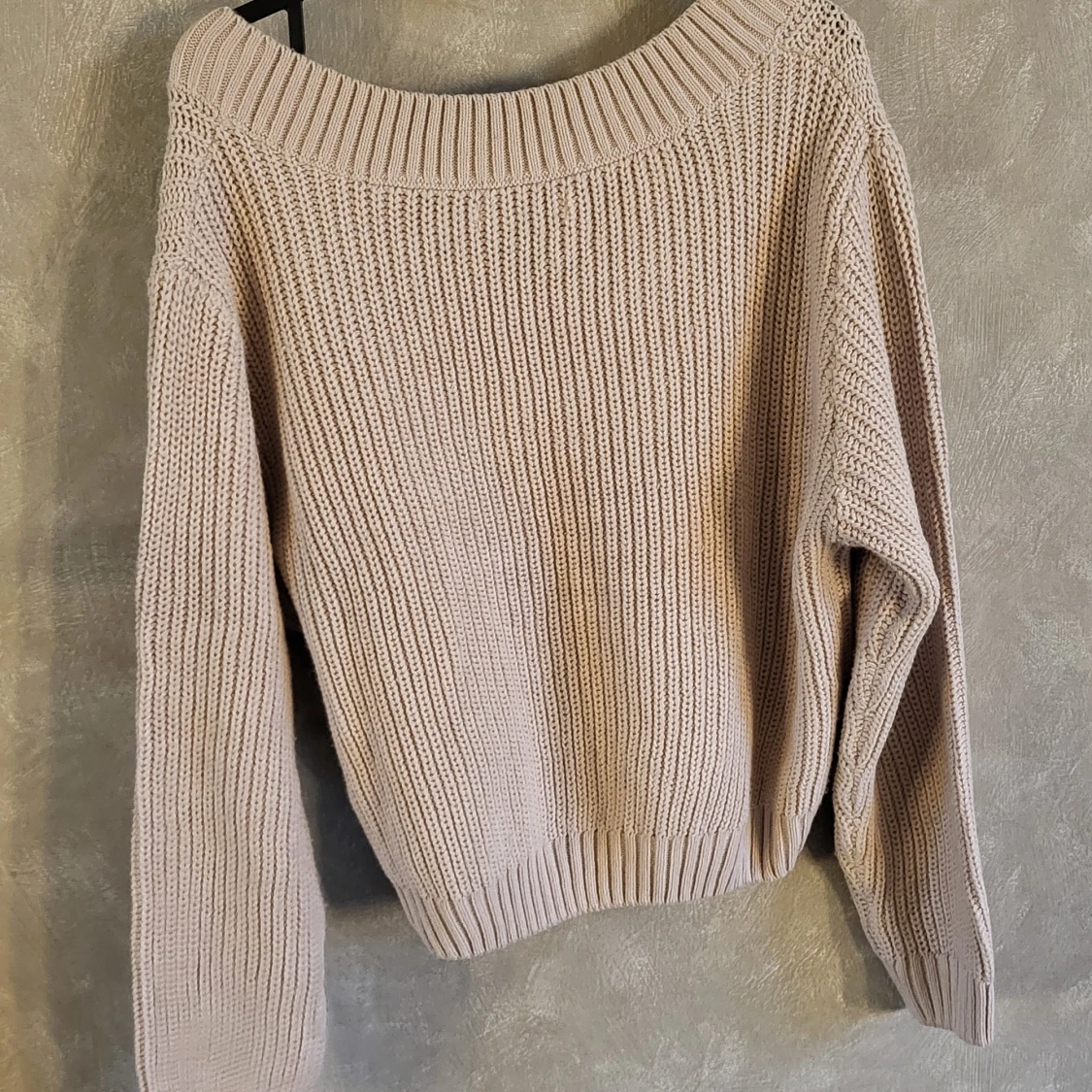 Beige stickad tröja från House Brand - 90
