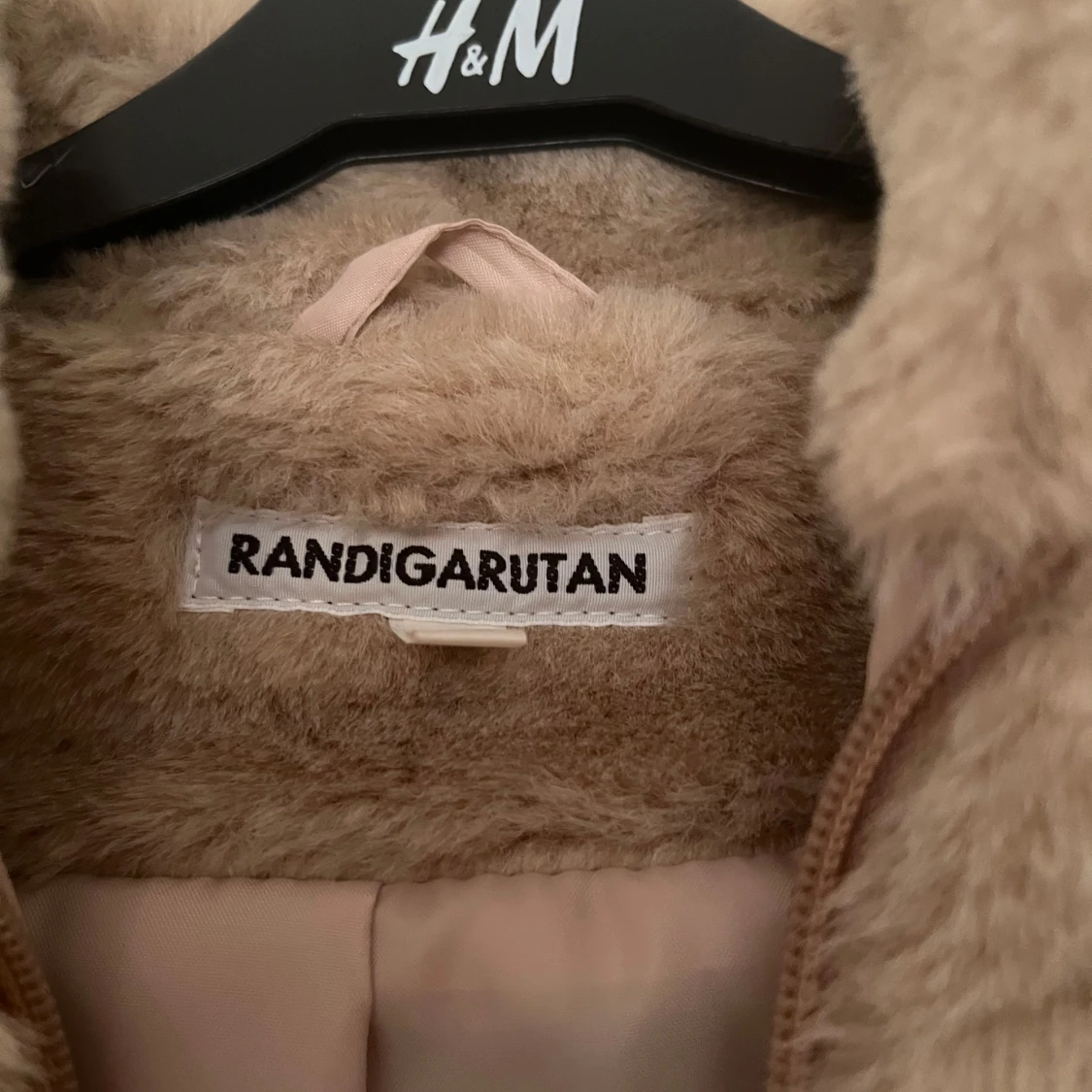 Beige pälsjacka från Randigarutan - 91