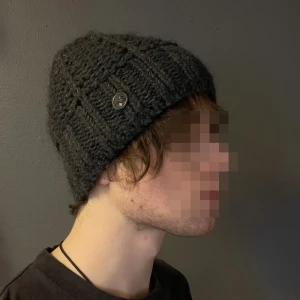 vintage wrobi mössa - tjock och varm, perfekt för vintern. bra skick. lär passa de flesta