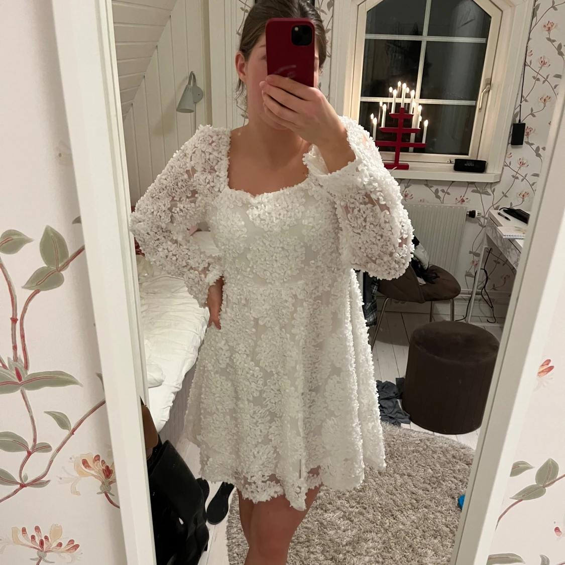 Vit blommig klänning - 90