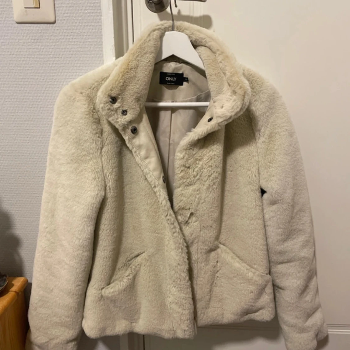 Beige teddyjacka från ONLY - 91