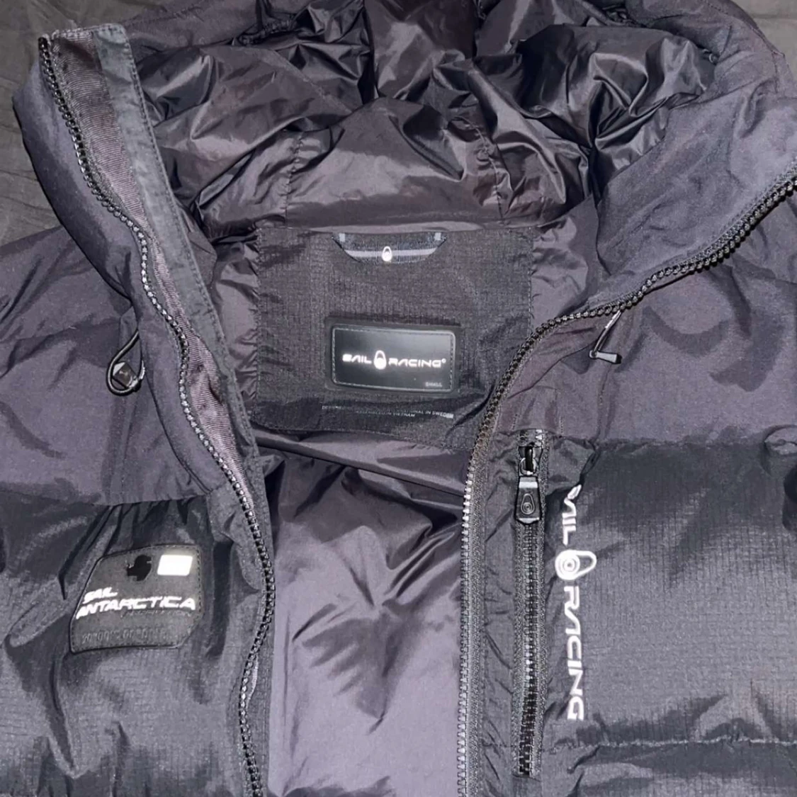 Svart dunjacka från Sail Racing - 92