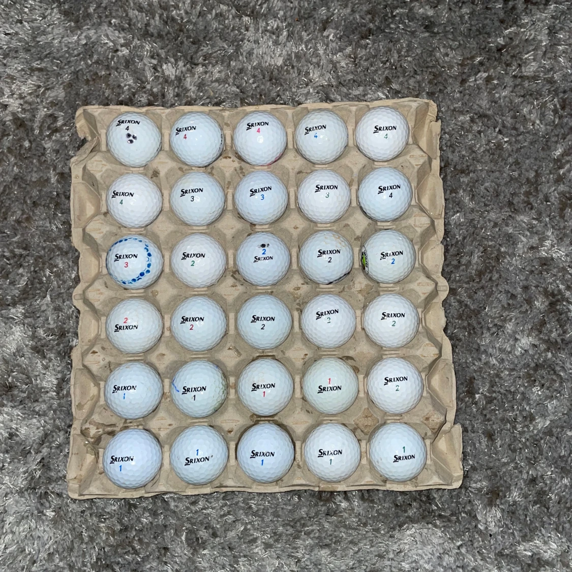 Golfbollar från Srixon 30st och Wilson Staff 30st